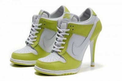 WMNS-Nike-Dunk-High-Heels-Apple-Green-White_2-600x398.jpg