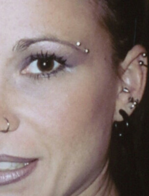 chic-surface-piercing-on-eyebrow_49.jpg