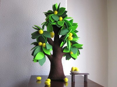дерево с плодами из фетра.jpeg