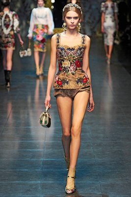dolce-gabbana-rtw-fw2012-runway-038_125252616913.jpg