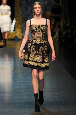 dolce-gabbana-rtw-fw2012-runway-006_125228925425.jpg