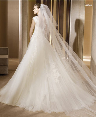 ELIE-BY-ELIE-SAAB-2011-Gelinlikleri-03.jpg