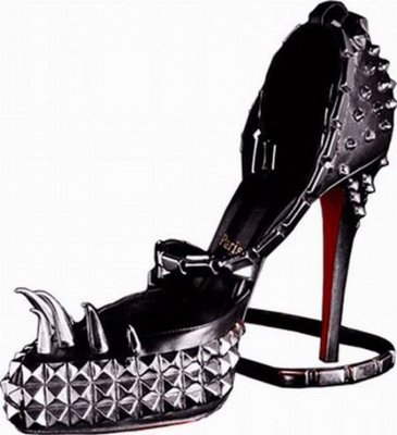 1291061998_schuhe_mit_waffe_16.jpg