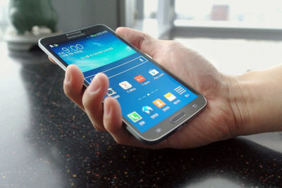 1Samsung-Galaxy-Round-hand-pic510-510x340-22380.jpg