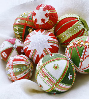 christmas-ball-ideas-diy-from-felt1.jpg