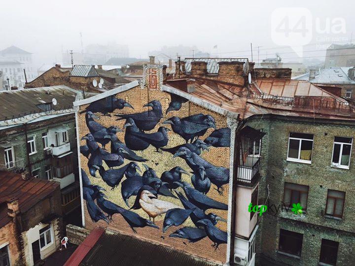 Novy-j-mural-s-doronami.jpg