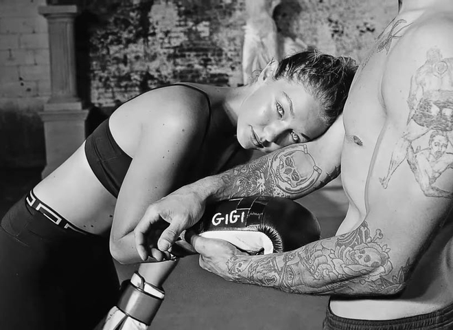 212_trevor_signorino_x_gigi_hadid_versace_dylan_blue_fragrance_film_the_dapifer_1.jpg