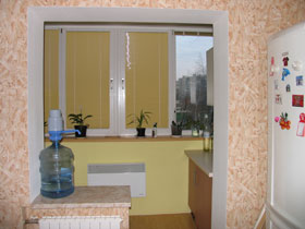 Rasshirenie-kukhni-za-schet-balkona.jpg