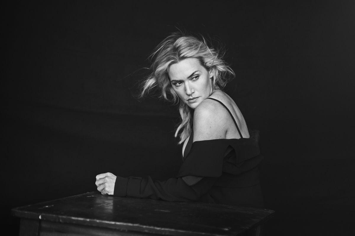 kate-winslet-poses-for-2017-pirelli-calendar-by-peter-lindbergh-photoshoot_1.jpg