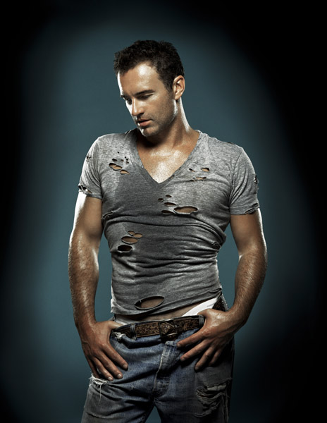 kinopoisk.ru-Julian-McMahon-1228118.jpg