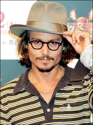 stars-411-johnny-depp-300x400-101206.jpg