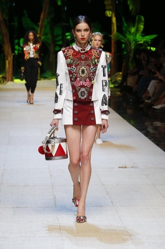 bb5 dolce gabbana spring summer 2017 runway01